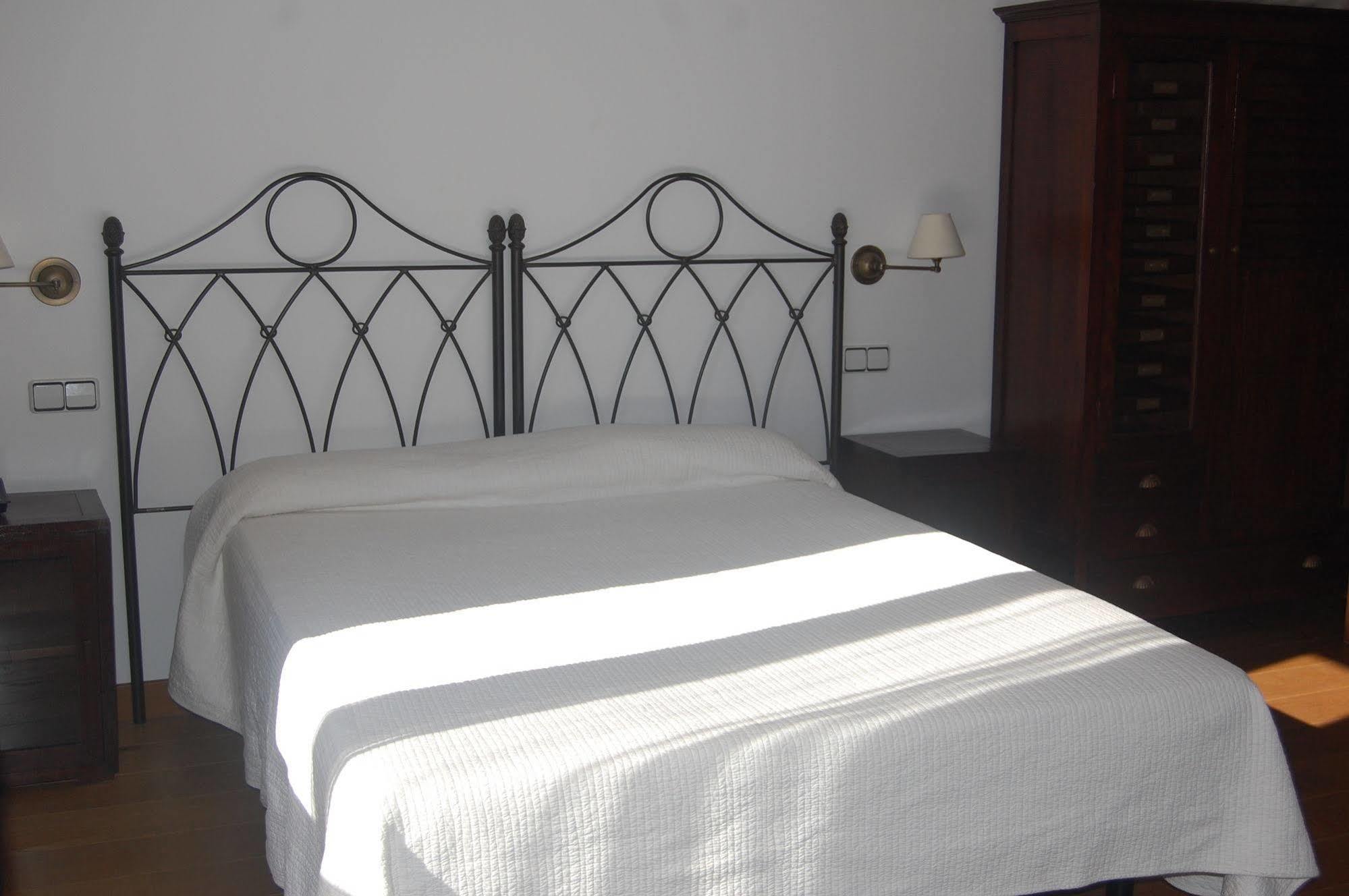 Hotel Moli De La Torre Bigues I Riells Buitenkant foto