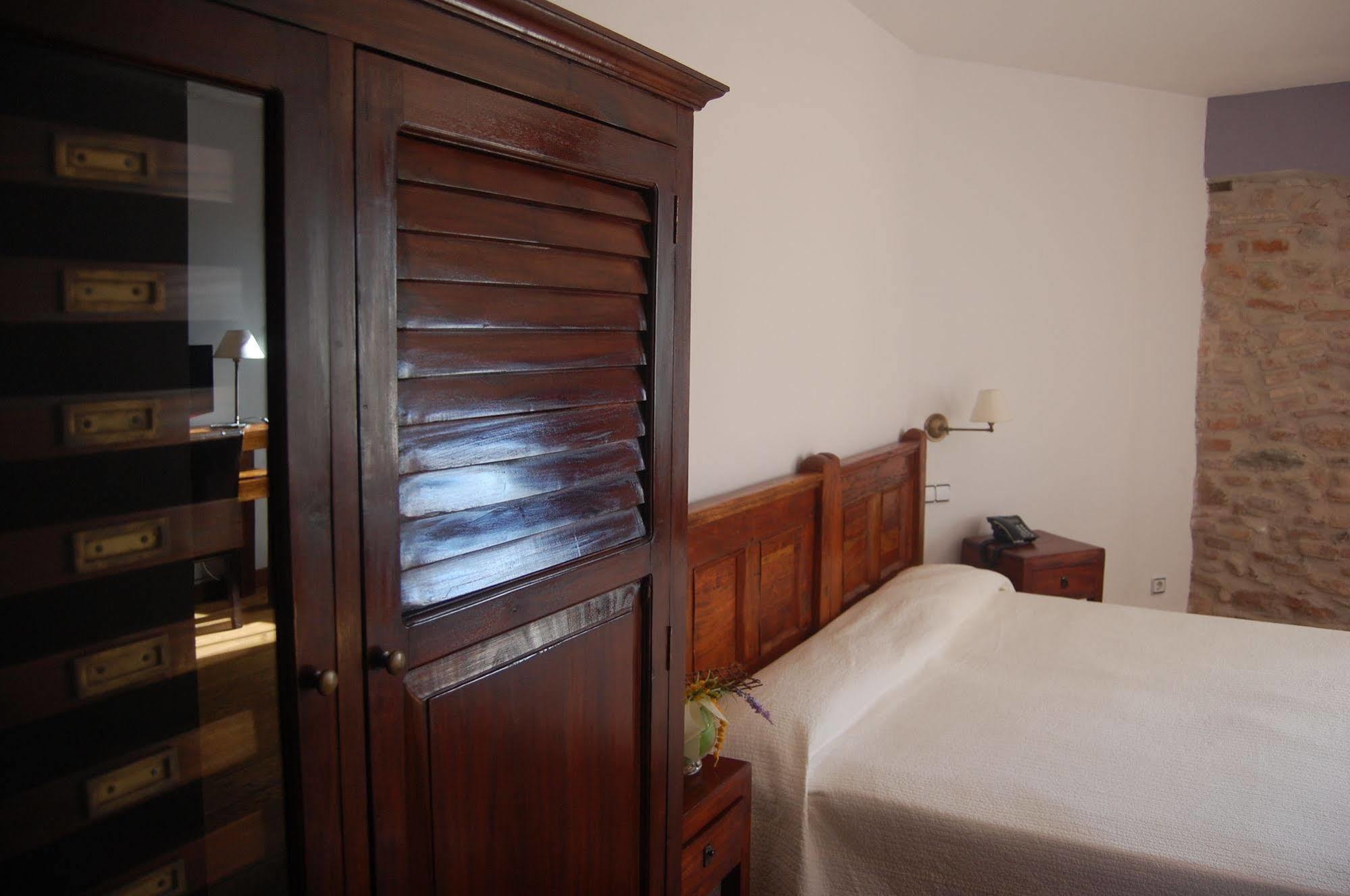 Hotel Moli De La Torre Bigues I Riells Buitenkant foto